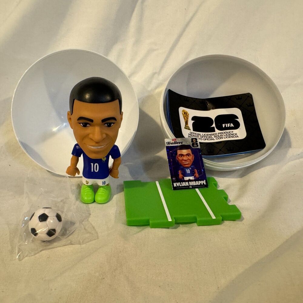 Zuru FIFA World Cup 2026 Ballers Kylian Mbappe France Blue Home Kit Figure S1